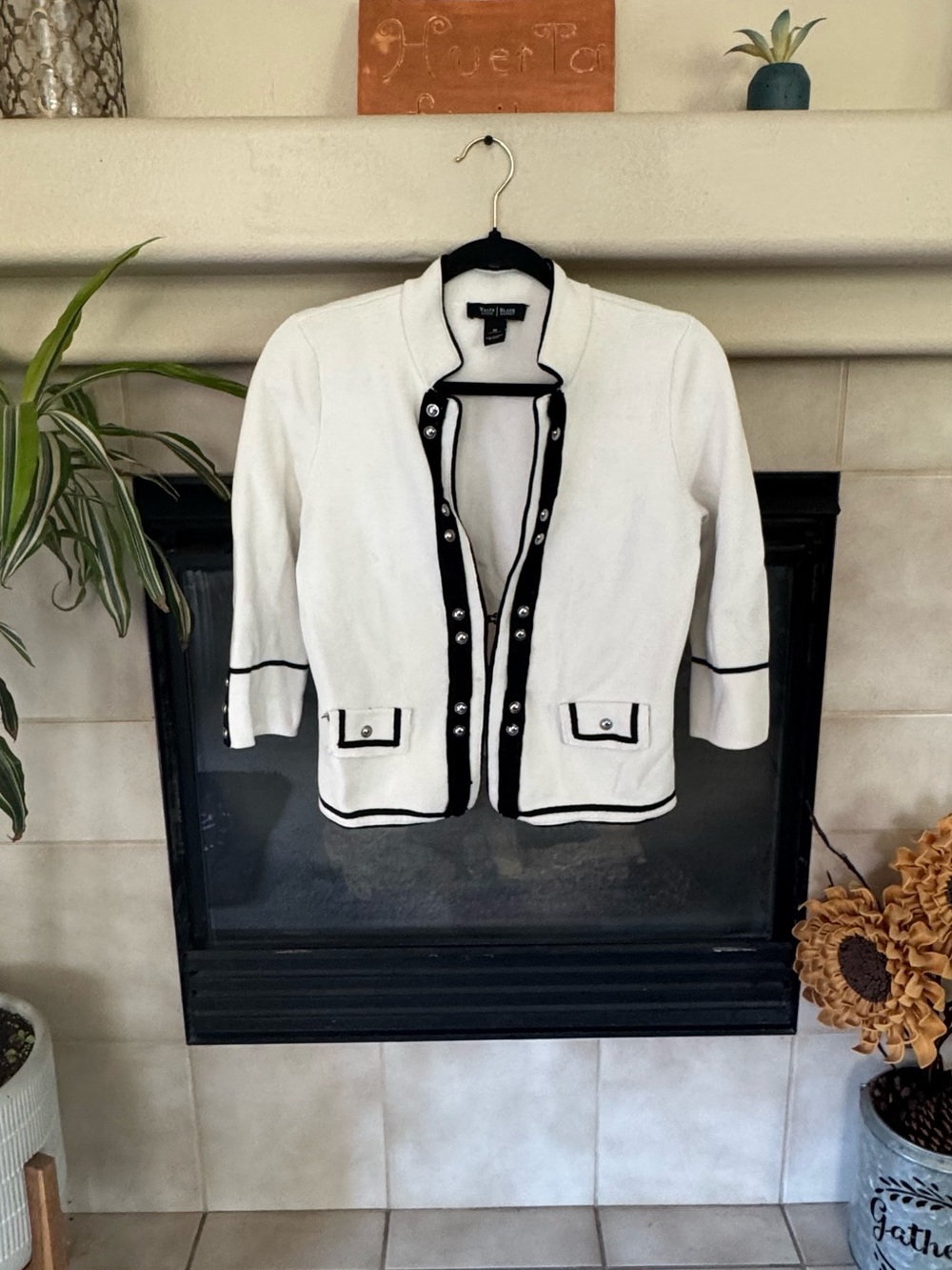 White House Black Market Women’s Medium White Black Trim Snap Front